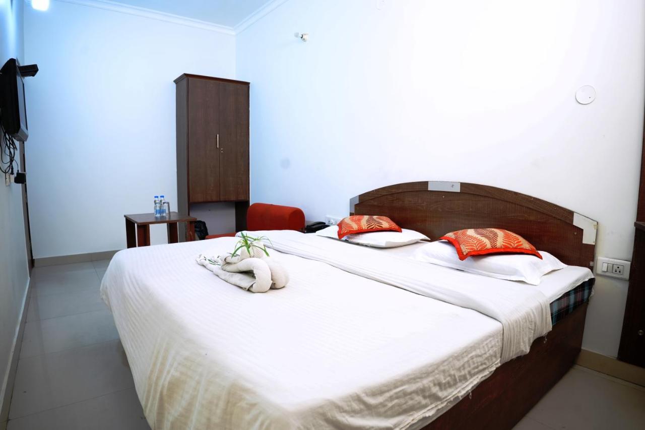 Hotel Holiday Comfort Amritsar Exterior photo
