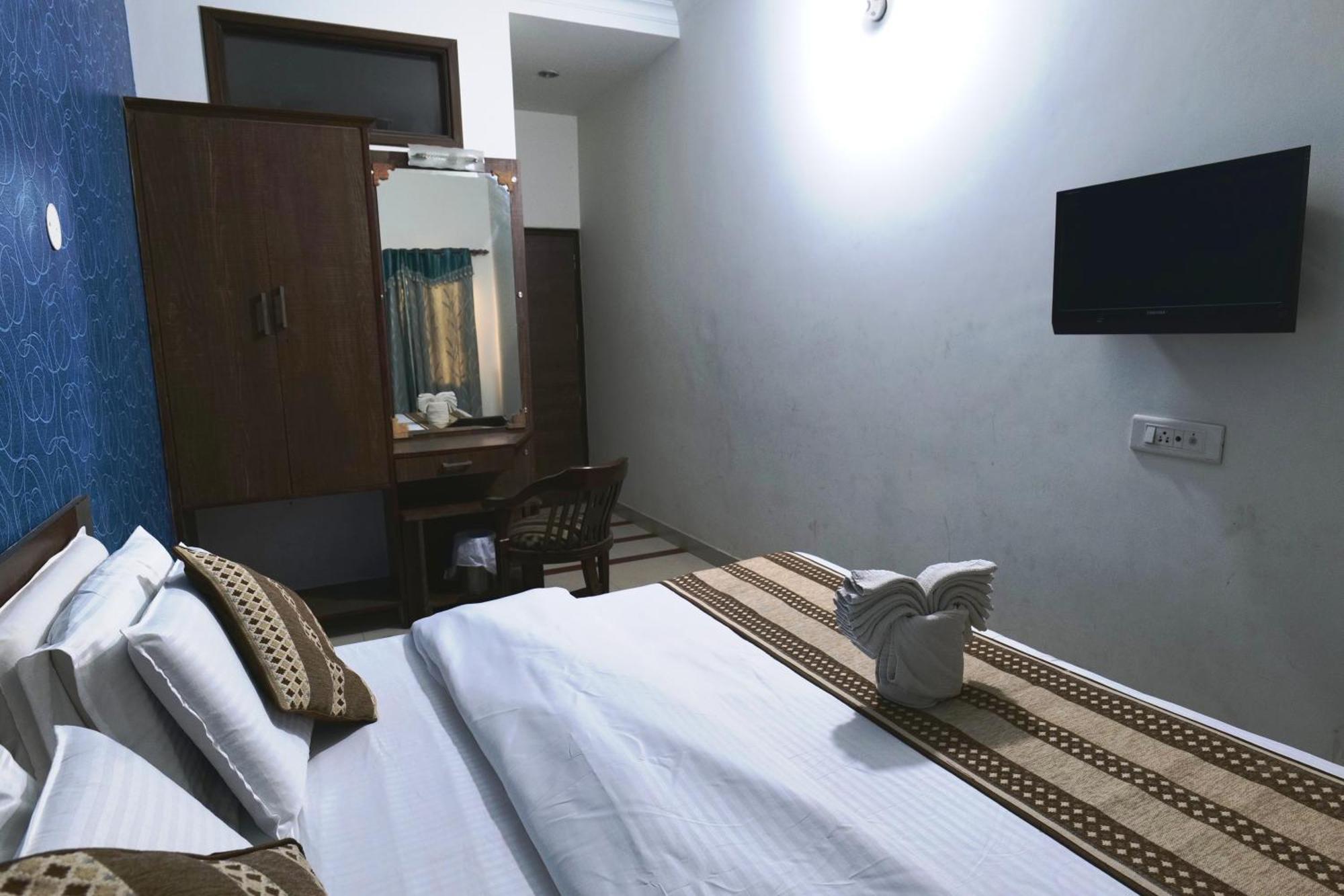 Hotel Holiday Comfort Amritsar Exterior photo