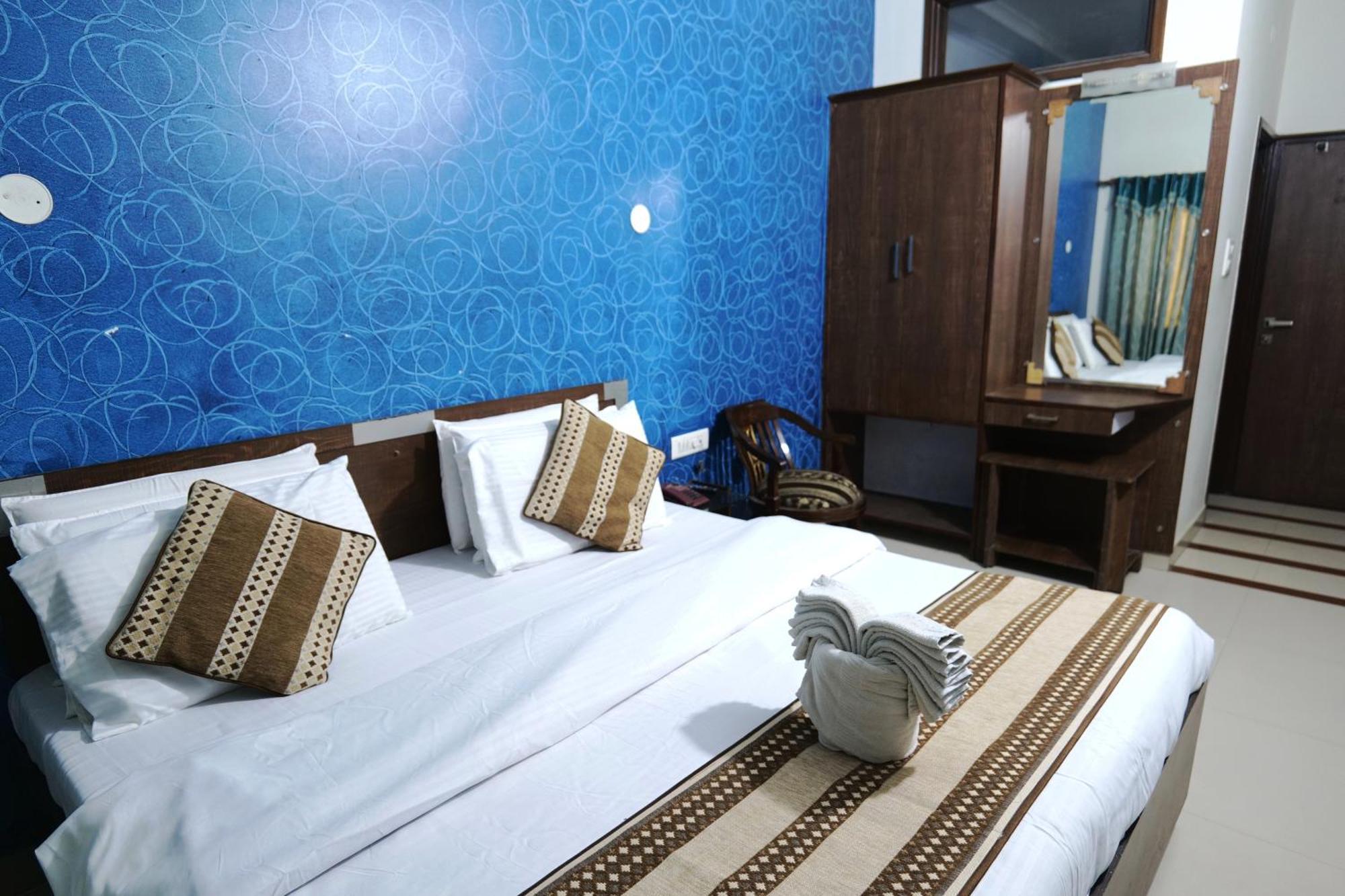 Hotel Holiday Comfort Amritsar Exterior photo