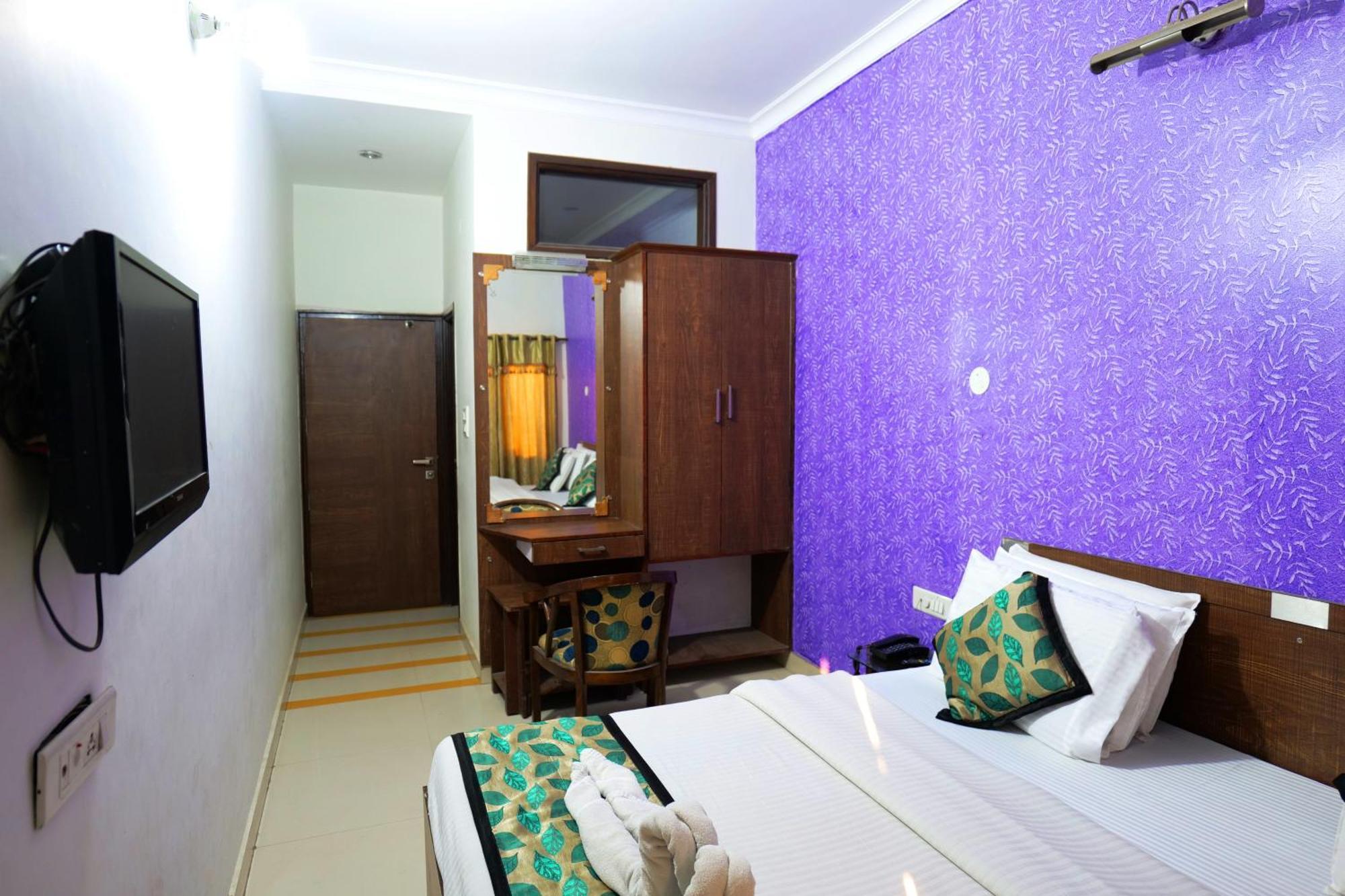 Hotel Holiday Comfort Amritsar Exterior photo