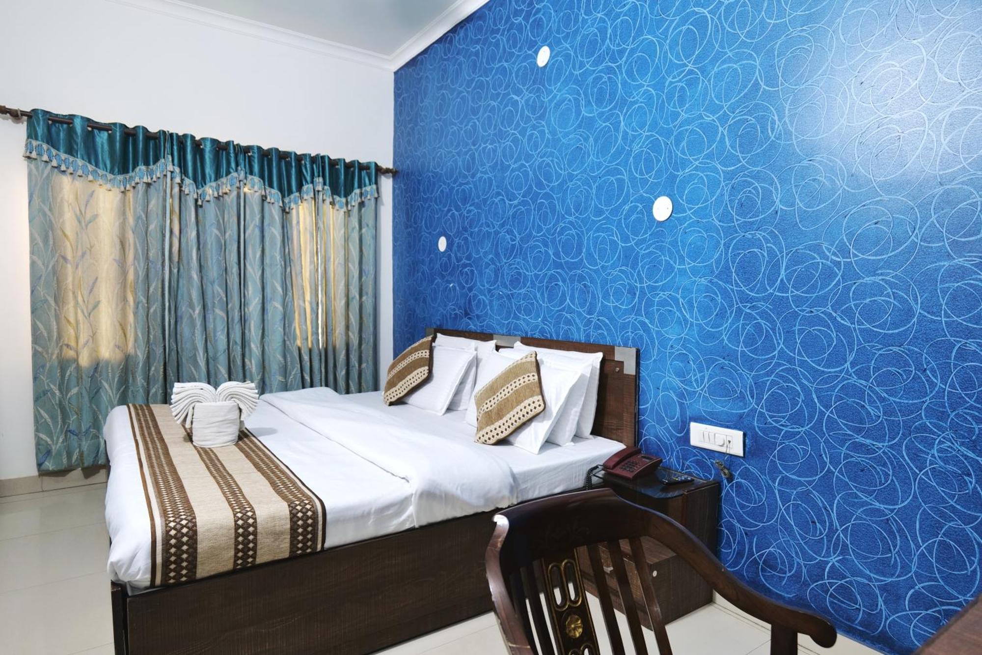 Hotel Holiday Comfort Amritsar Exterior photo