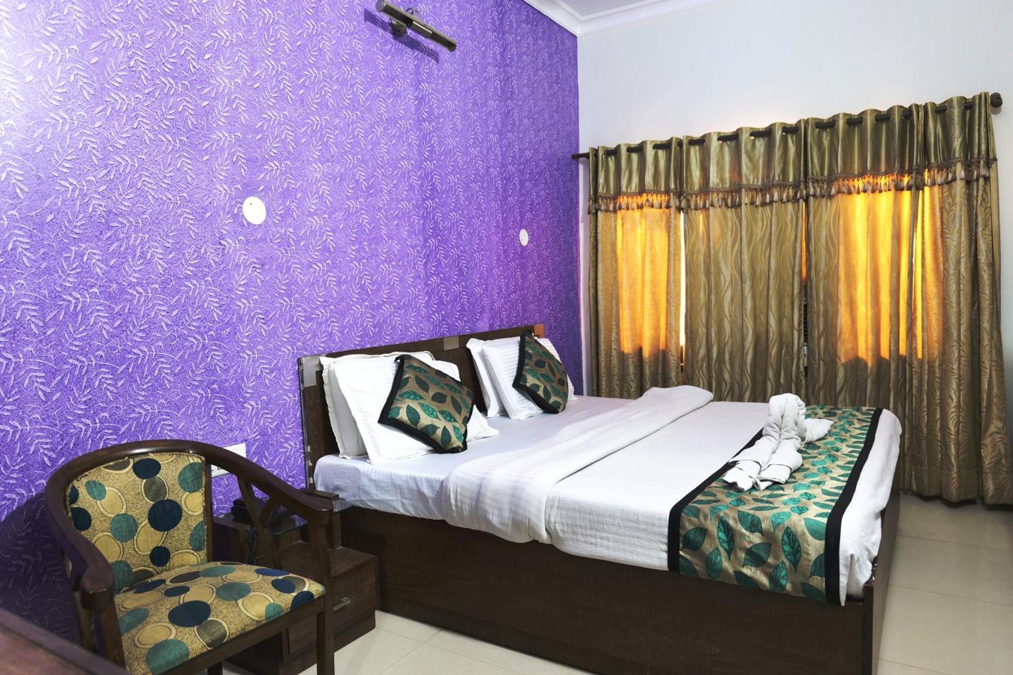 Hotel Holiday Comfort Amritsar Exterior photo