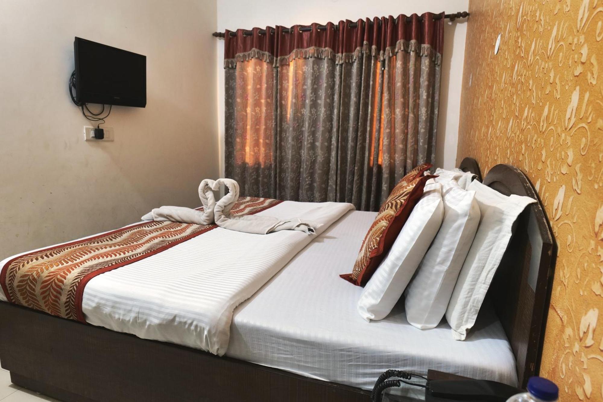 Hotel Holiday Comfort Amritsar Exterior photo