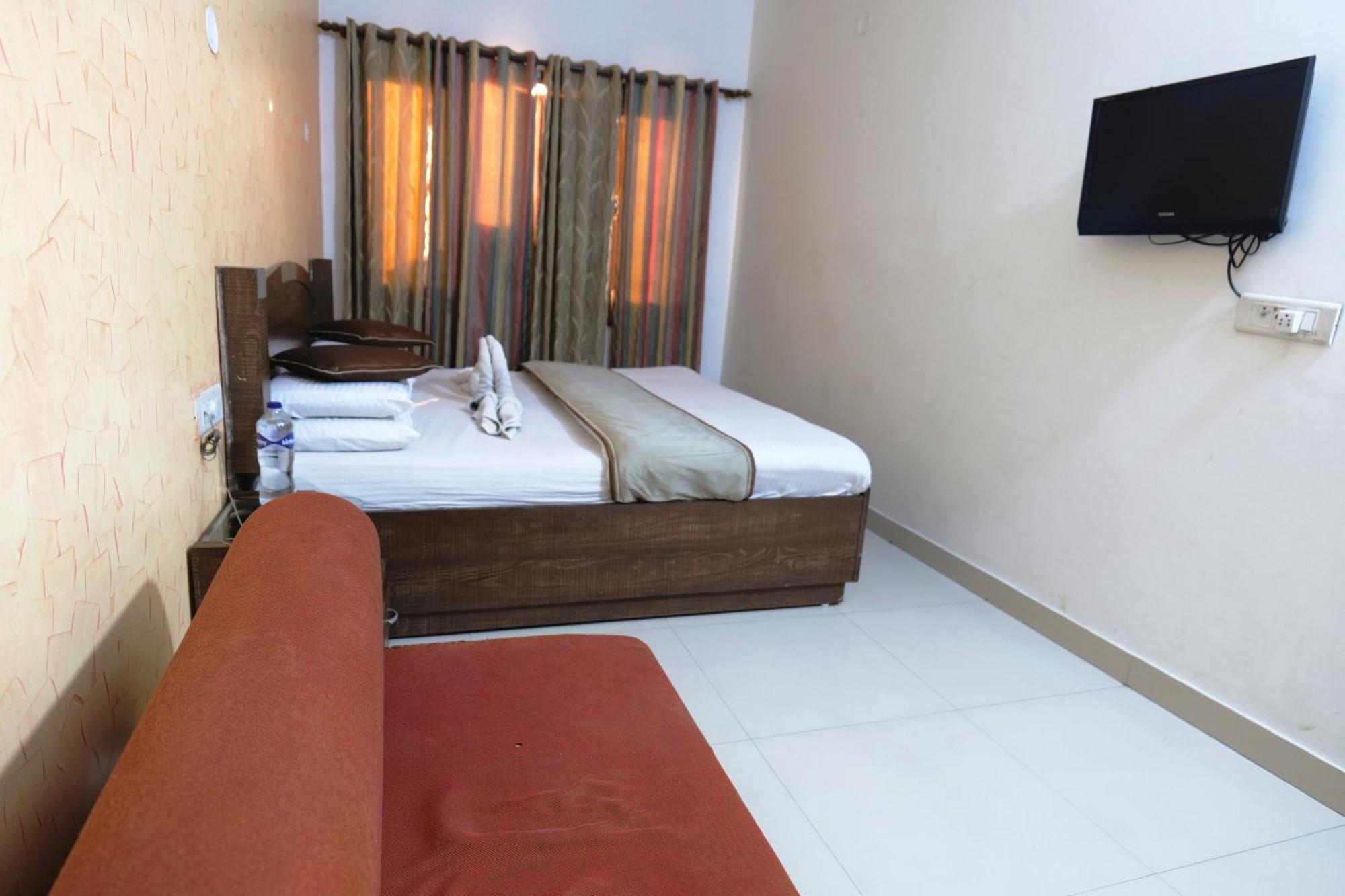 Hotel Holiday Comfort Amritsar Exterior photo