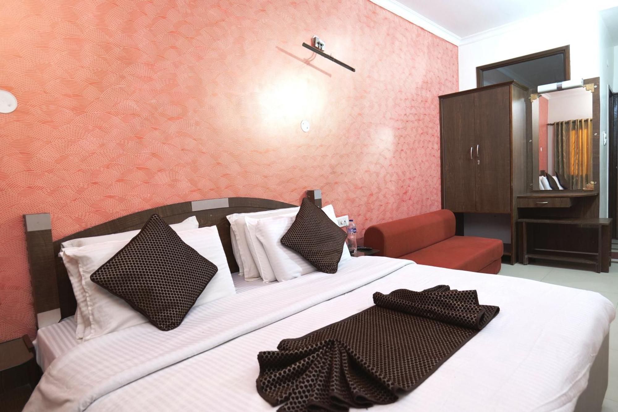 Hotel Holiday Comfort Amritsar Exterior photo