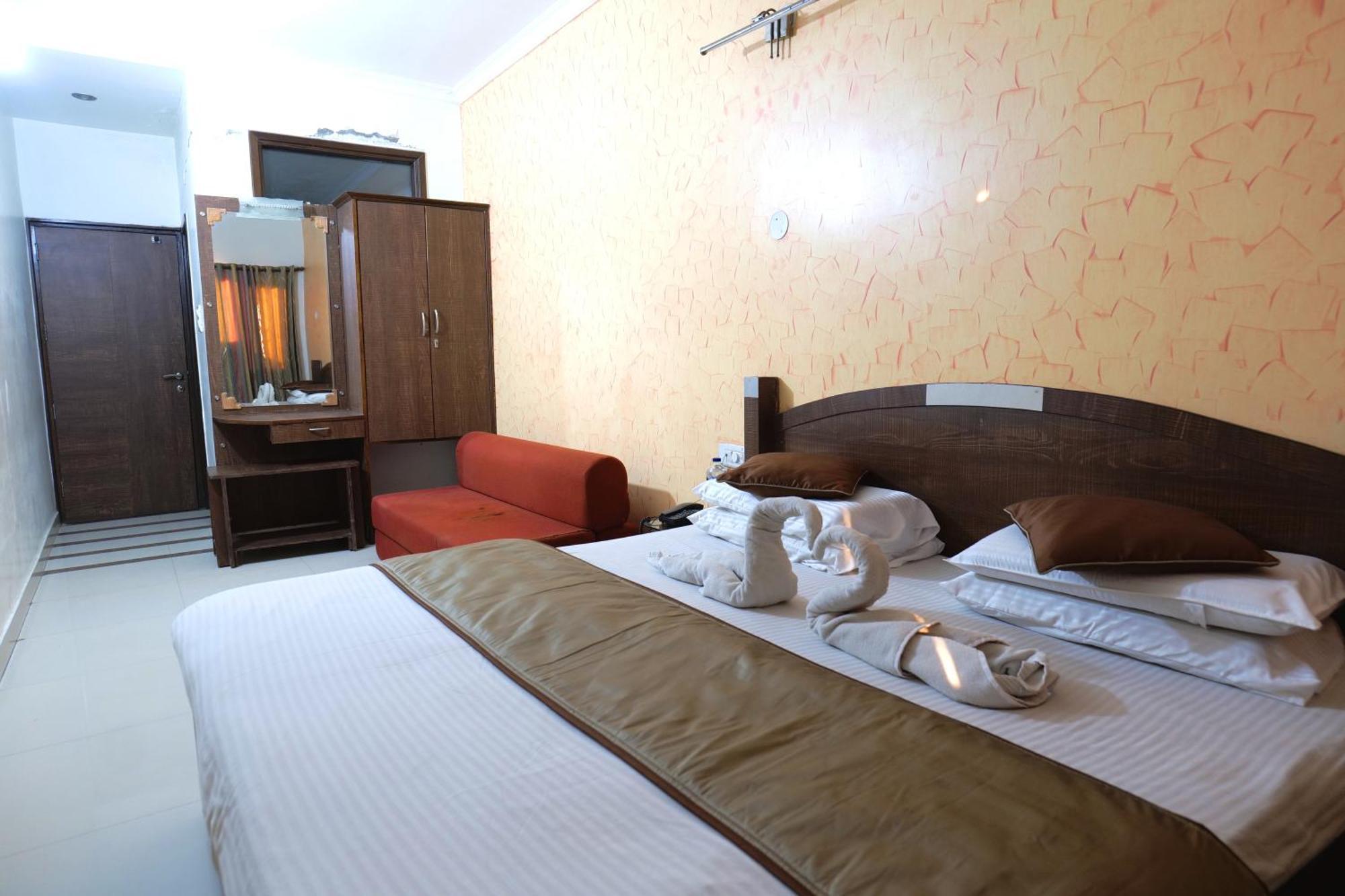 Hotel Holiday Comfort Amritsar Exterior photo