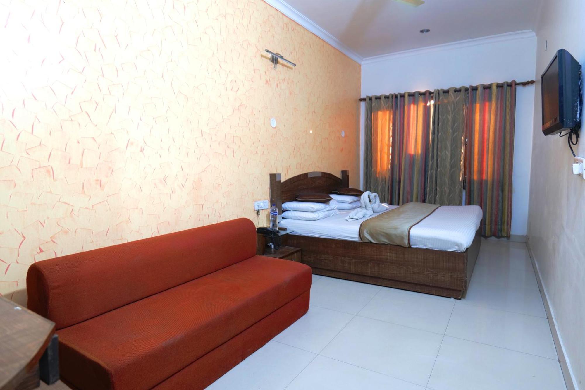 Hotel Holiday Comfort Amritsar Exterior photo