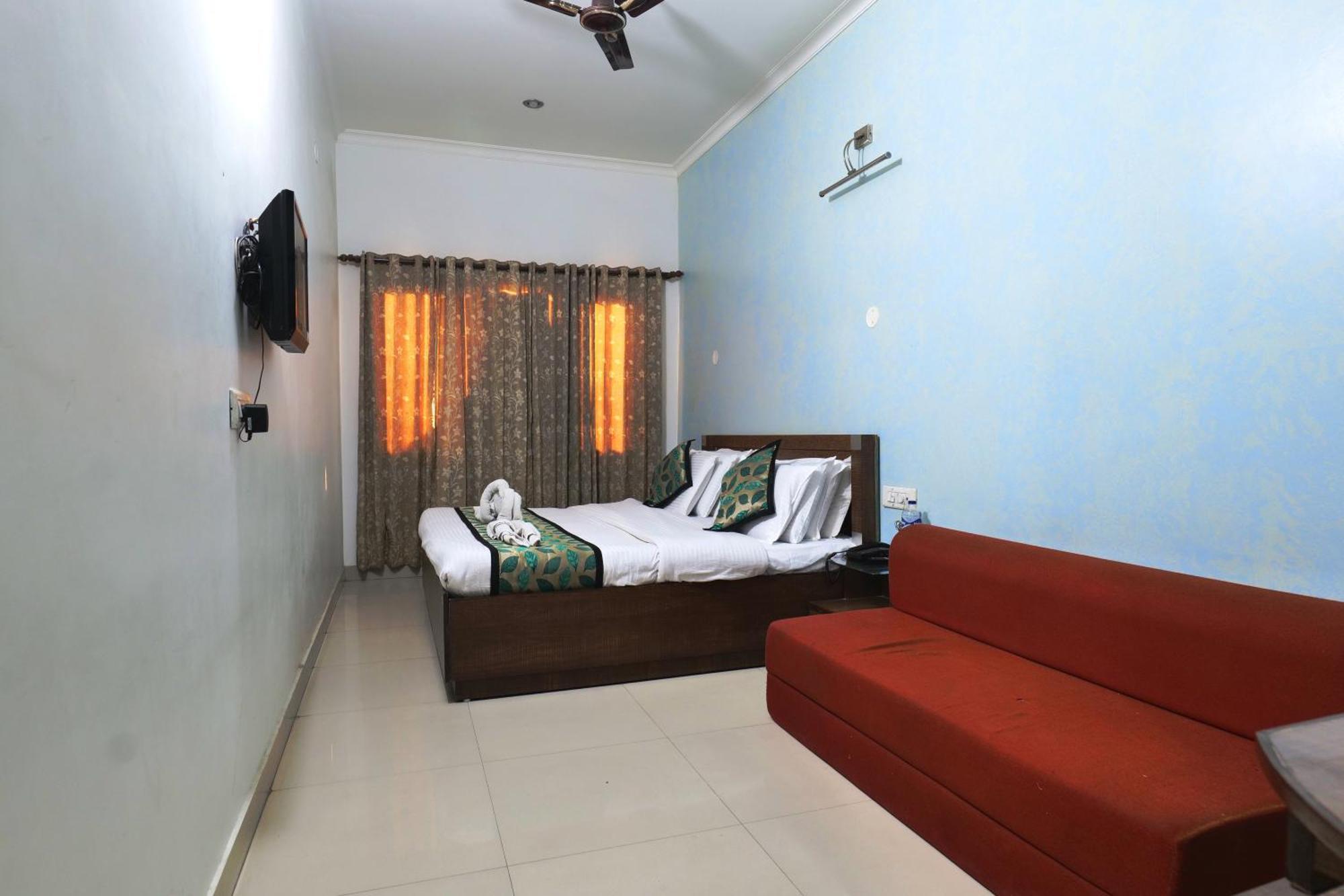 Hotel Holiday Comfort Amritsar Exterior photo