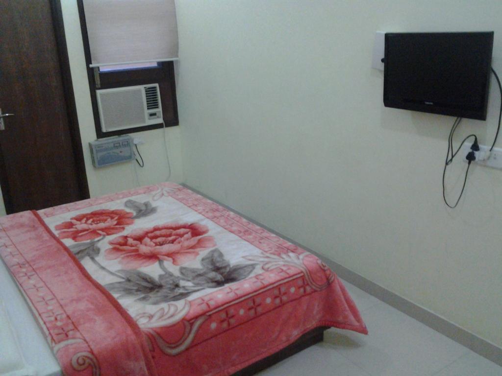 Hotel Holiday Comfort Amritsar Exterior photo