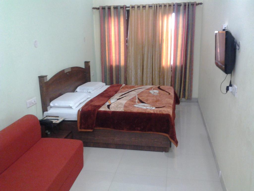 Hotel Holiday Comfort Amritsar Exterior photo