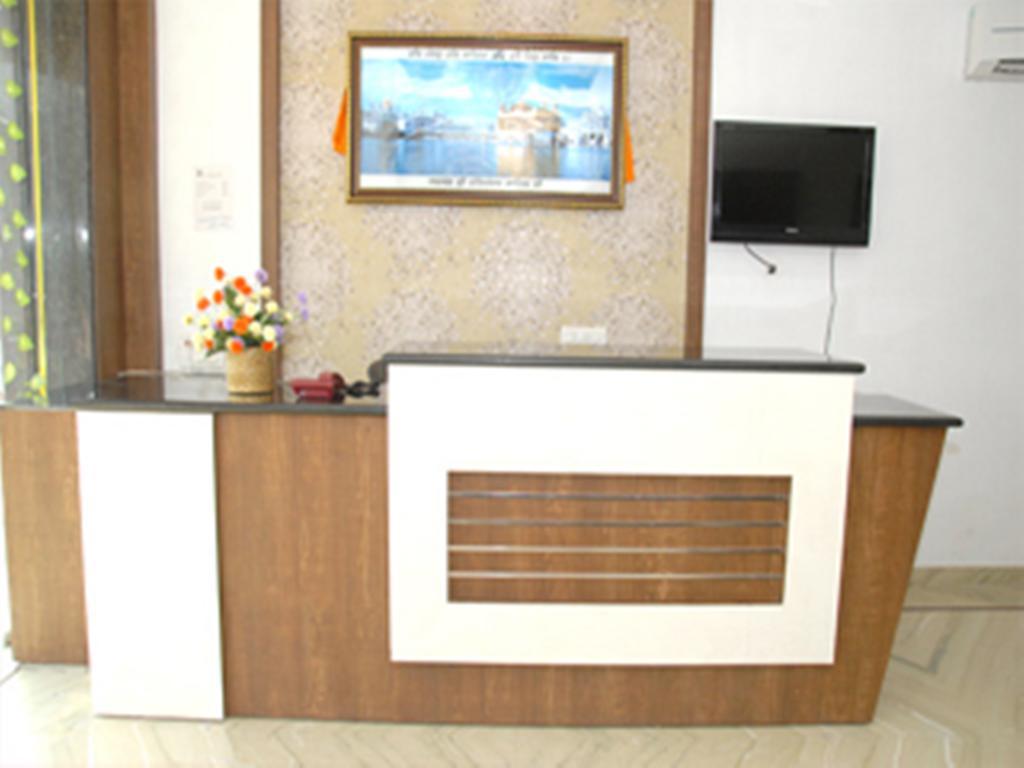 Hotel Holiday Comfort Amritsar Exterior photo