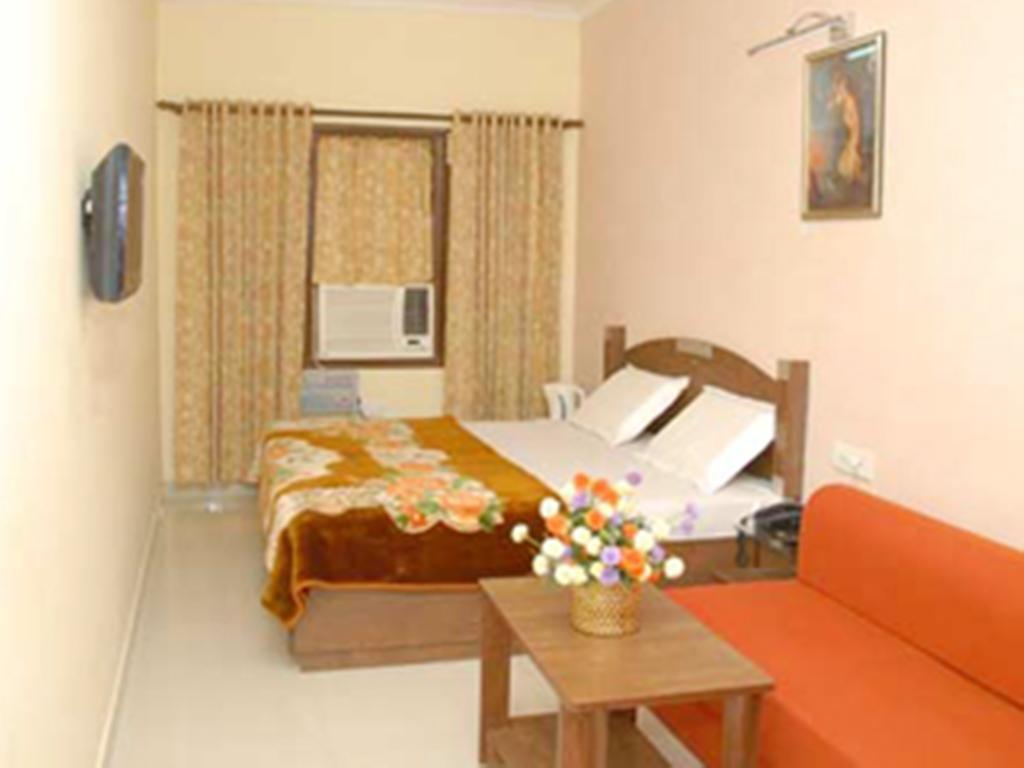 Hotel Holiday Comfort Amritsar Exterior photo